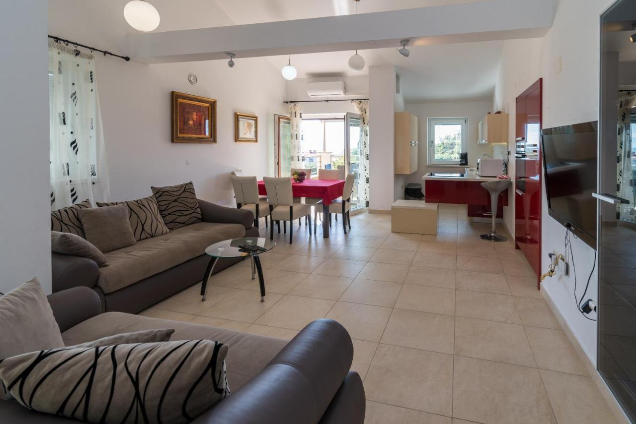 Salatic Apartment *